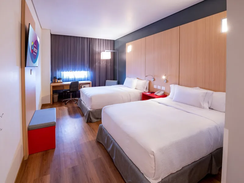 Habitación del hotel — Hotel Ramada Encore by Wyndham Guadalajara Aeropuerto