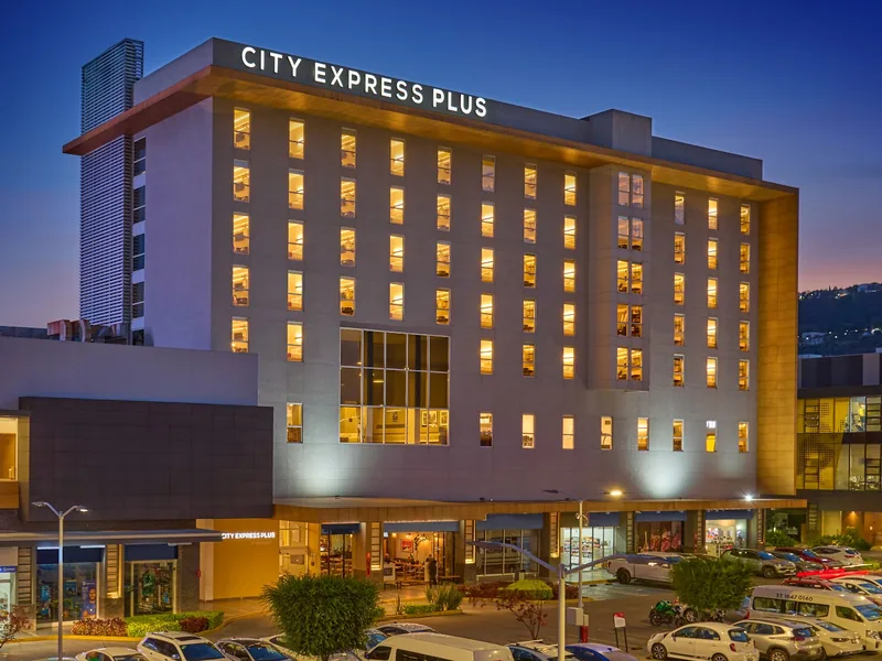 Fachada del hotel — City Express Plus by Marriott Guadalajara Palomar