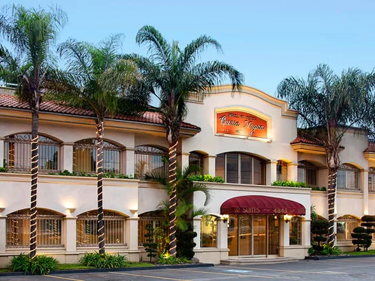 Fachada del hotel — Quinta Magna