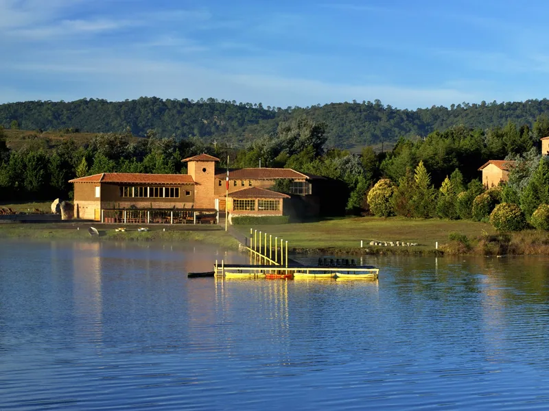 Hotel junto al lago — Hotel El Remanso
