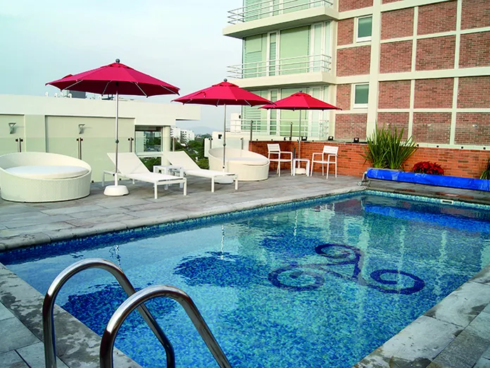 Piscina — Velvet Plaza