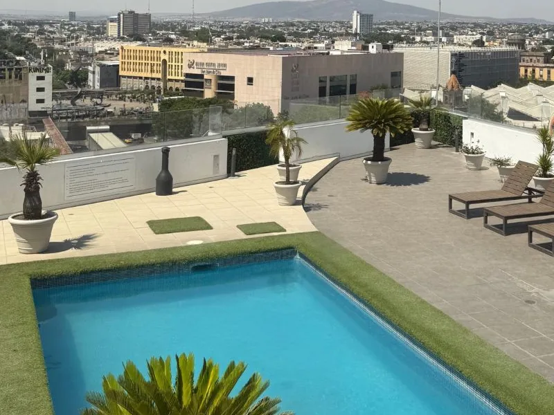 Piscina y vista a la ciudad — Best Western Plus Gran Hotel Centro Histórico