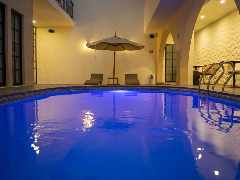 Piscina y terraza del hotel — Hotel Dex