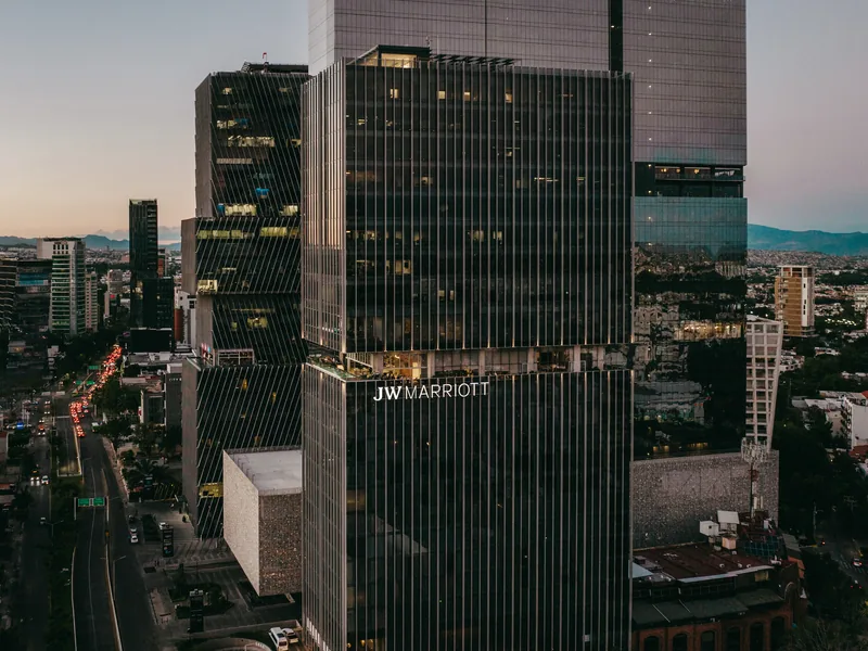 Vista exterior del hotel — JW Marriott