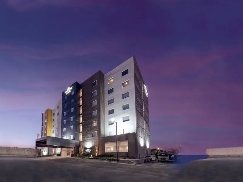 Fachada del hotel — Hotel Microtel Inn & Suites Guadalajara Sur