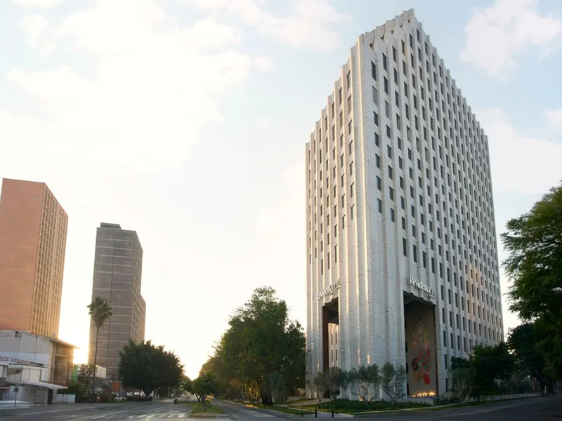 Vista exterior del hotel — Residence Inn by Marriott Guadalajara Country Club