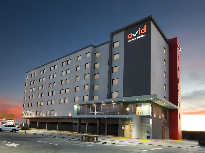 Fachada del hotel — Avid Hotel Guadalajara Aeropuerto Norte