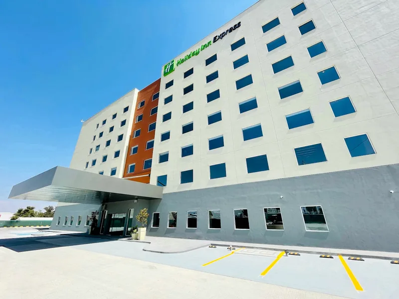 Fachada del hotel — Holiday Inn Express Guadalajara Vallarta Poniente