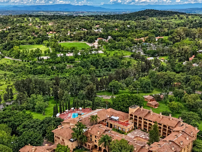 Hotel entre el bosque — Hotel Primavera