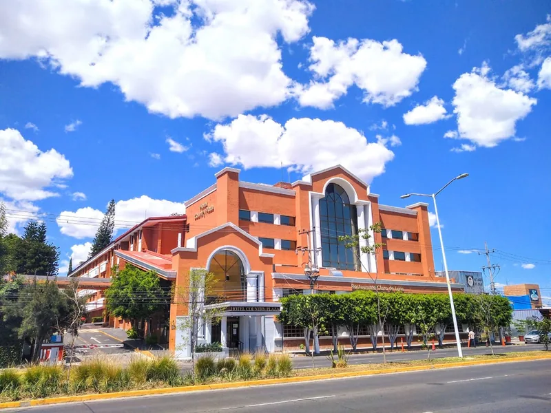 Fachada del hotel — Country Plaza