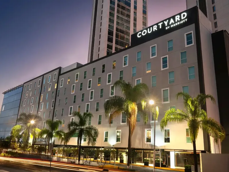 Fachada del hotel — Hotel Courtyard by Marriott Guadalajara Andares