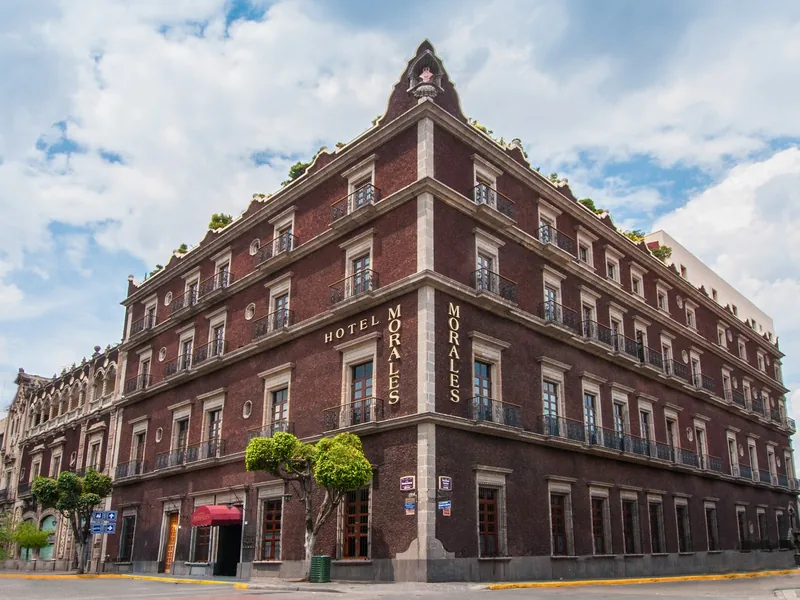 Fachada del hotel — Morales
