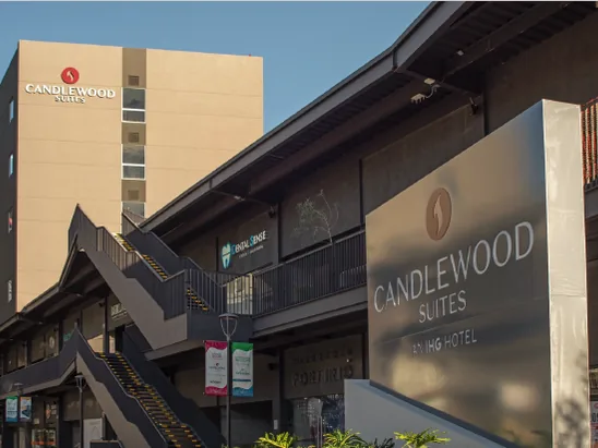 Fachada del hotel — Candlewood Suites Guadalajara
